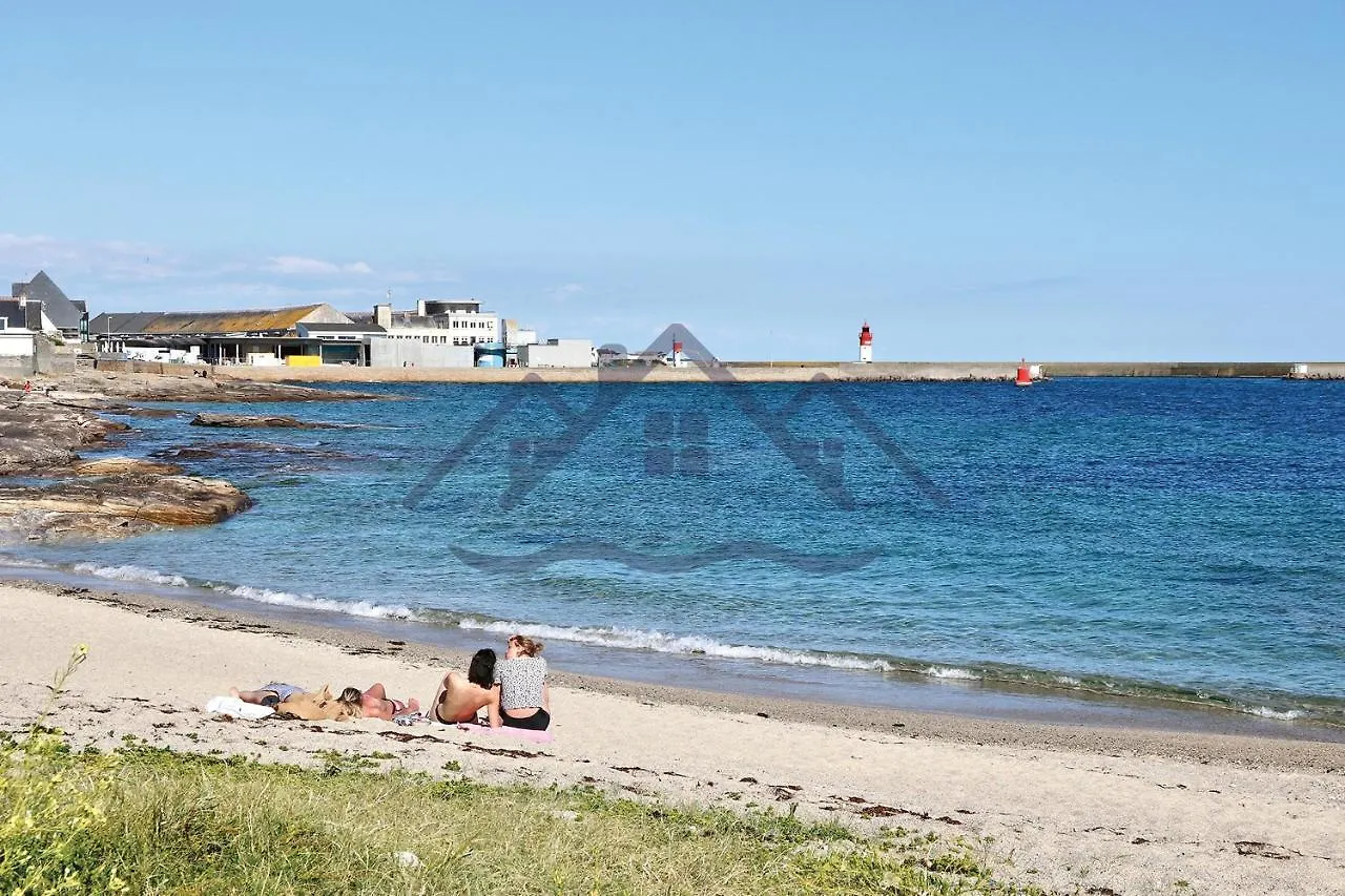 LocaLise au Guilvinec - A22 - Belle vue sur la mer, la piscine et le jardin - Tout à pied, plages, port, centre, commerces, marché - Wifi inclus - Animaux bienvenus - Linge de lit inclus 0*,  France